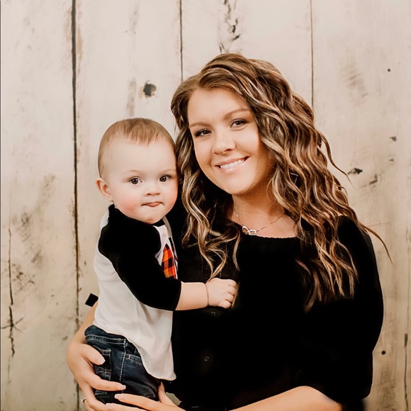 Meet your Posher, Casie - Picture 3 of 4